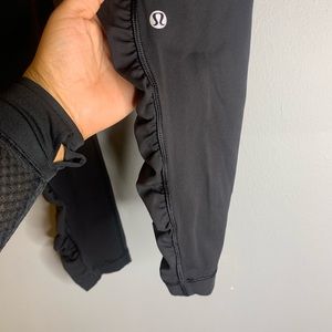 Lululemon athletica black yoga pants with pockets size 6